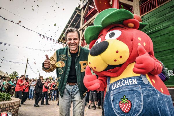 Karls Erlebnishof Eroeffnung mit Karlchen und Chef Robert Dahl